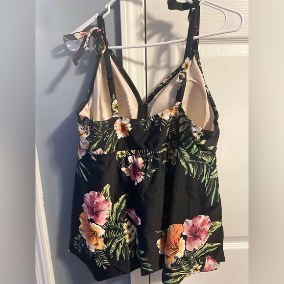 Kona Sol Plus Size Tankini Adjustable Shoulder Tie Black Floral Sewn in cups - Picture 3 of 3